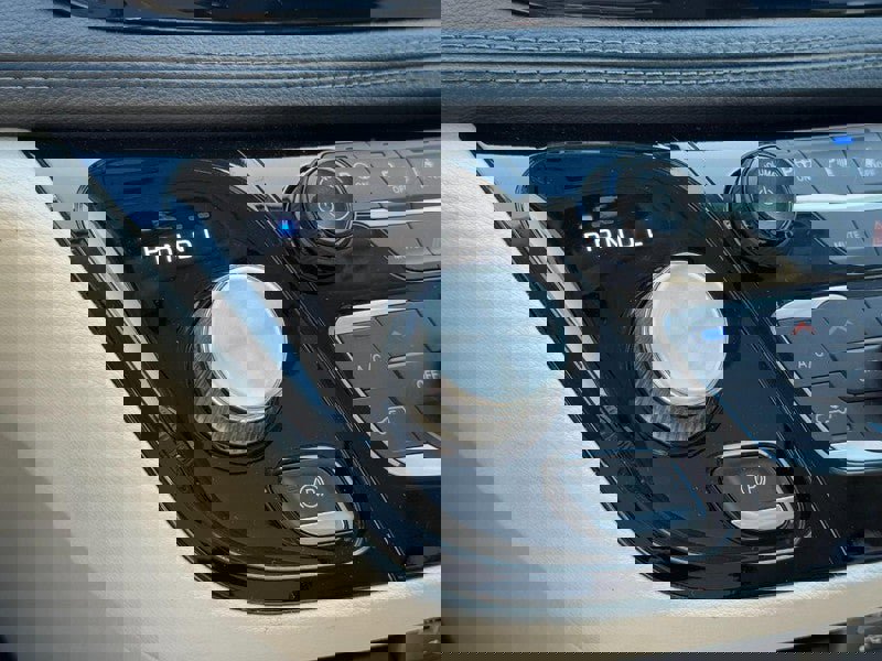 Used 2019 Chrysler Pacifica Limited w/ Tire & Wheel Group image 23