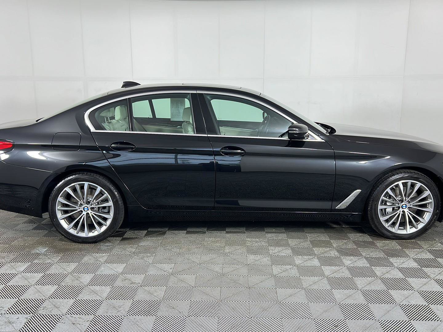 Used 2023 BMW 540i xDrive w/ Premium Package AWD/4WD image 18