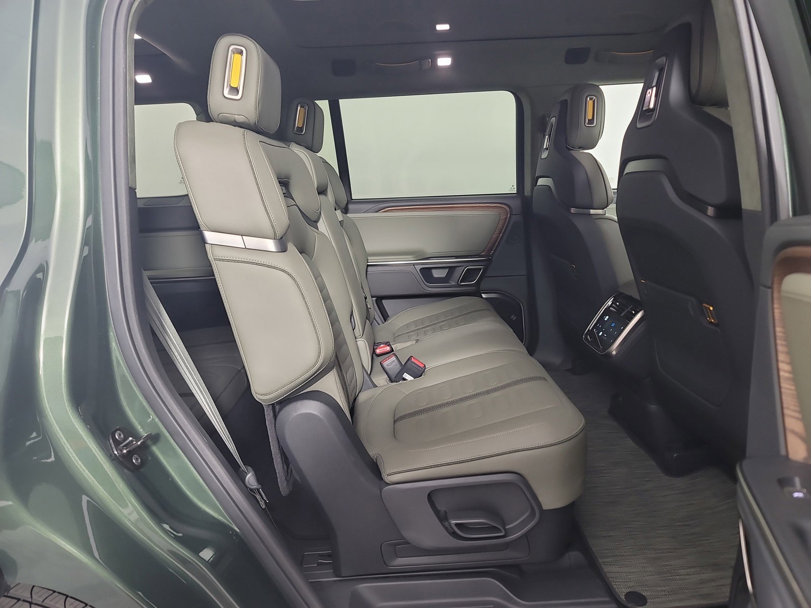 Used 2023 Rivian R1S Adventure AWD/4WD image 23