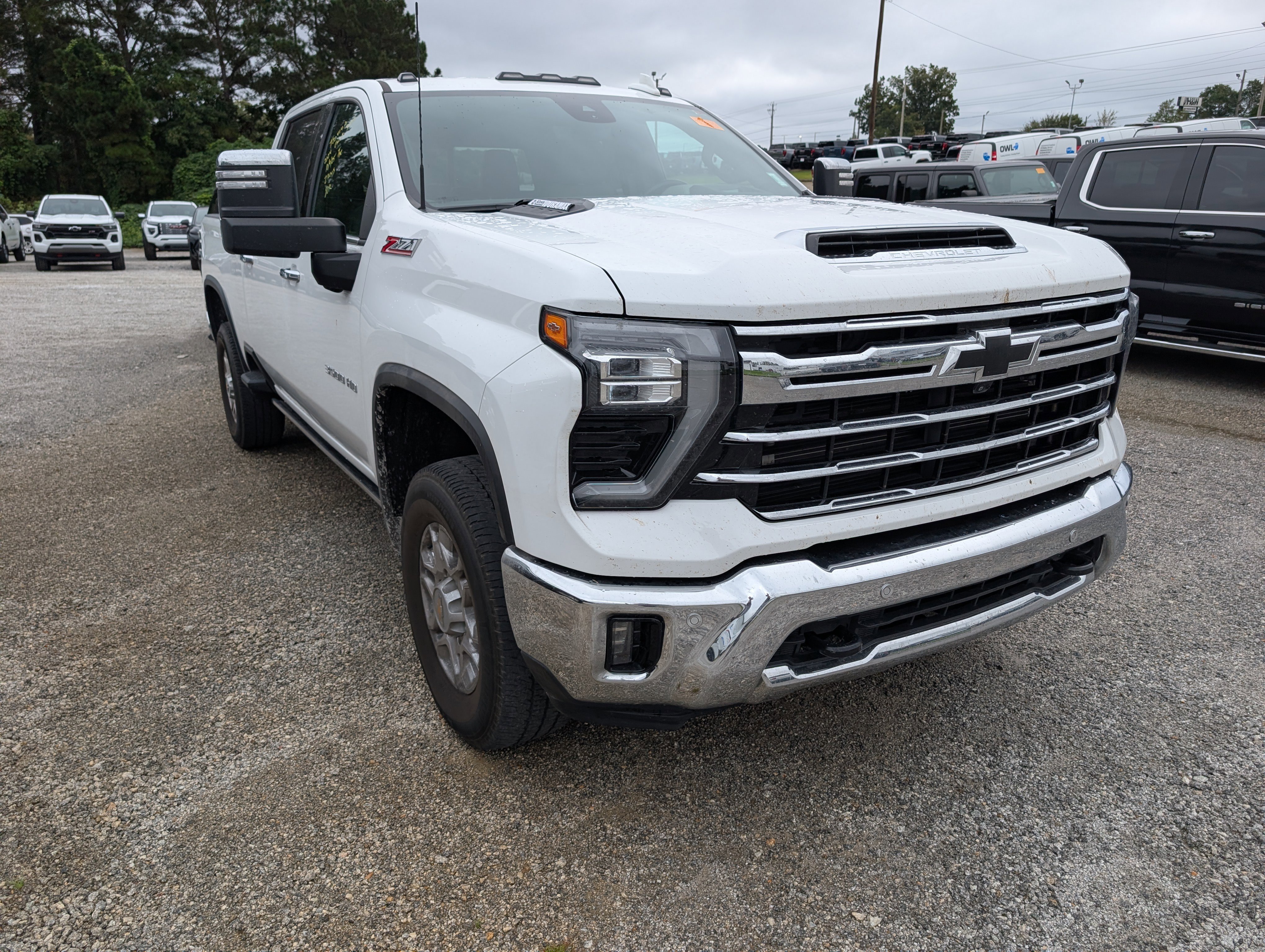 Used 2024 Chevrolet Silverado 3500 LTZ w/ LTZ Convenience Package image 2