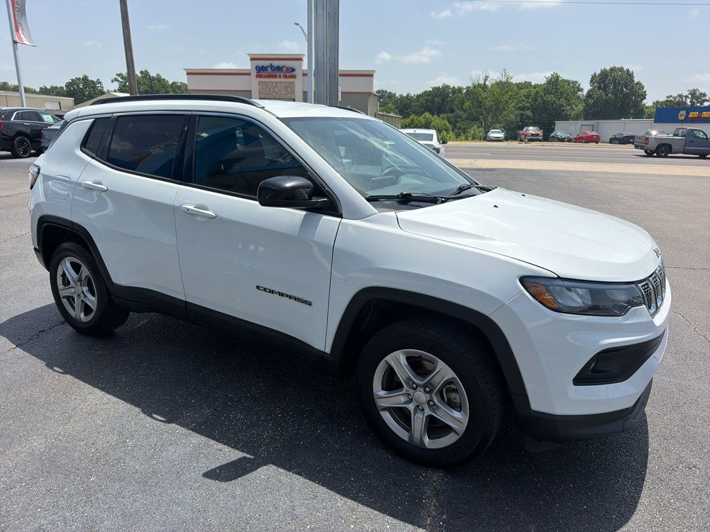 Used 2024 Jeep Compass Latitude AWD/4WD image 3