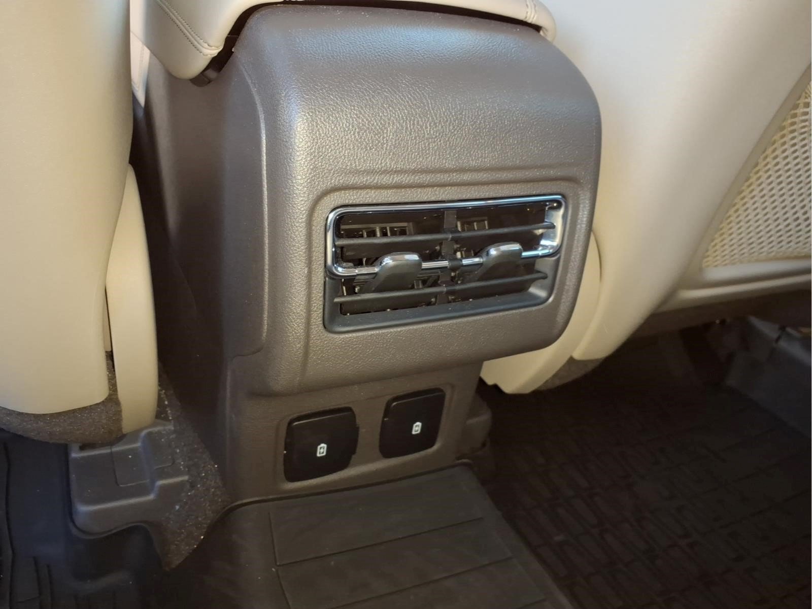 Used 2023 Lincoln Corsair AWD image 10