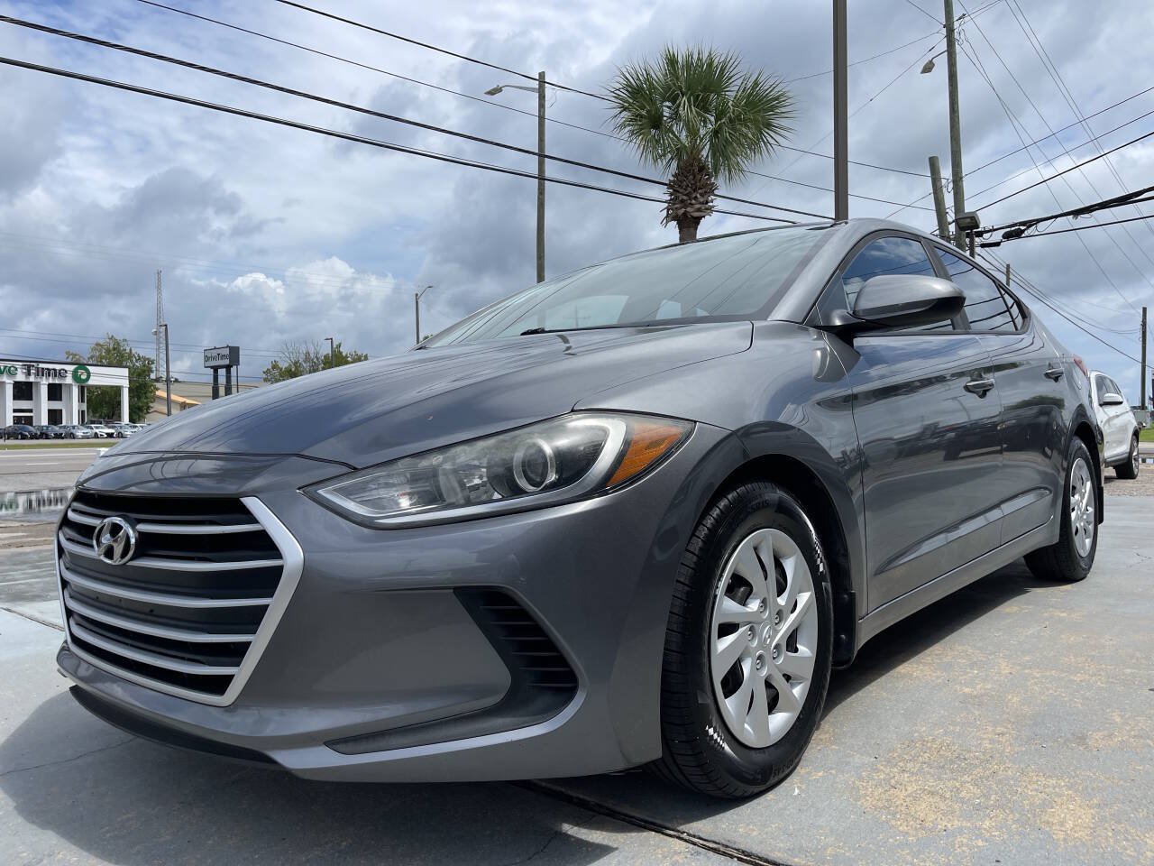 Used 2018 Hyundai Elantra SE FWD image 2