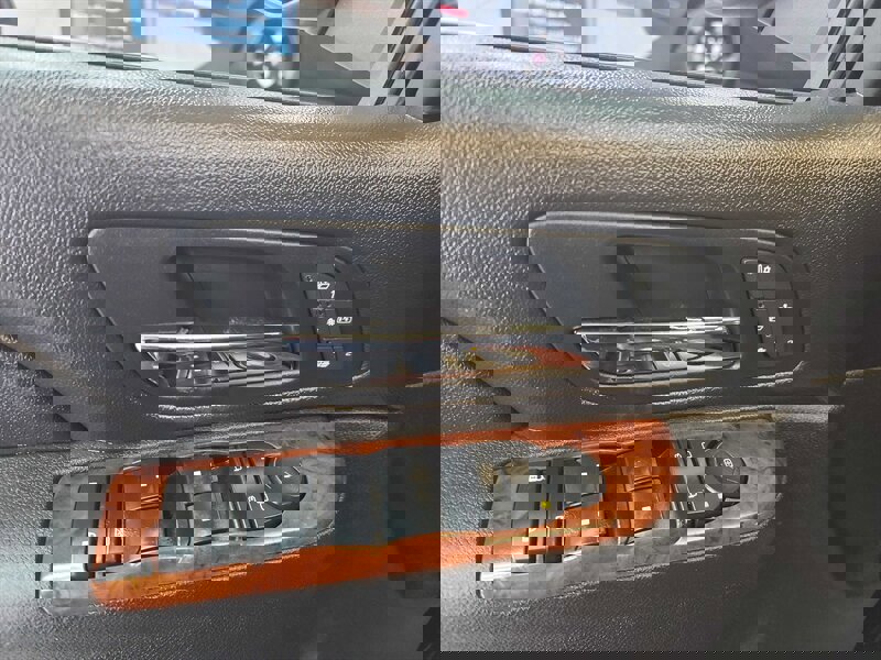 Used 2012 Chevrolet Suburban LTZ image 25