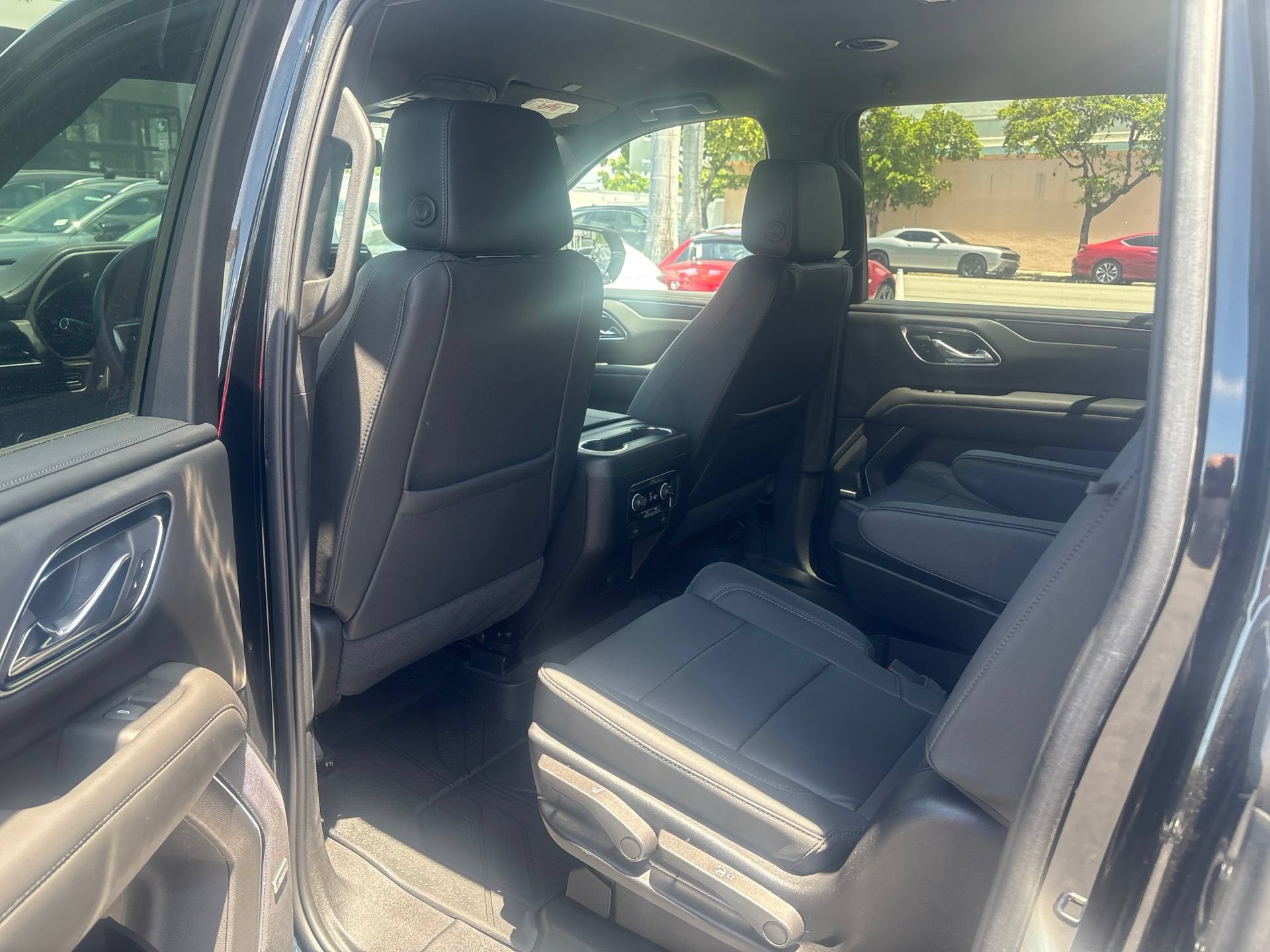 Used 2024 Chevrolet Suburban LT RWD image 10