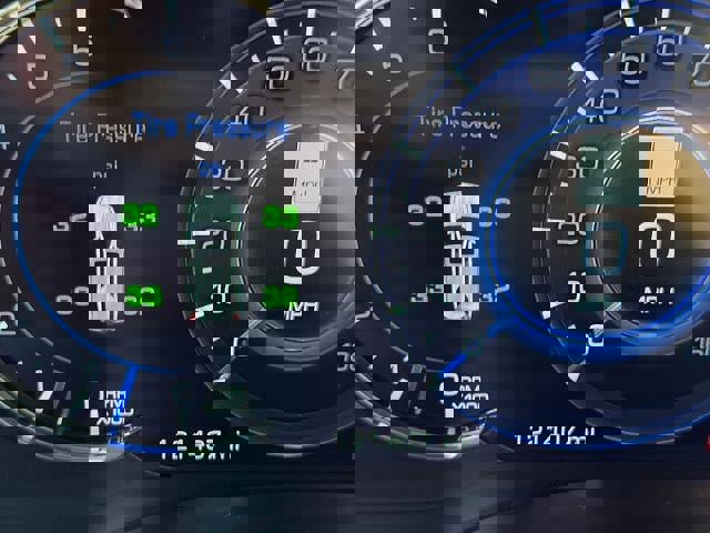 Used 2017 Cadillac Escalade ESV Platinum image 31