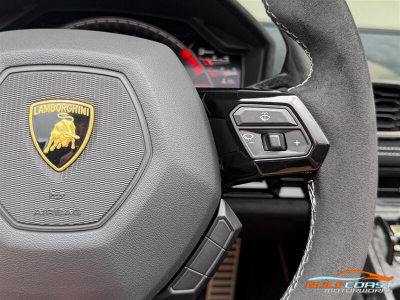 Used 2019 Lamborghini Huracan Performante AWD/4WD image 29