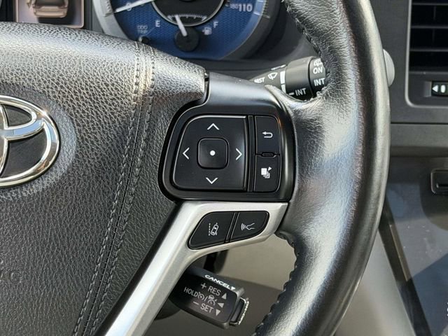 Used 2018 Toyota Sienna XLE w/ XLE Navigation Package image 15