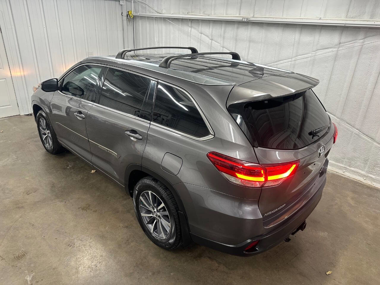 Used 2018 Toyota Highlander XLE image 8