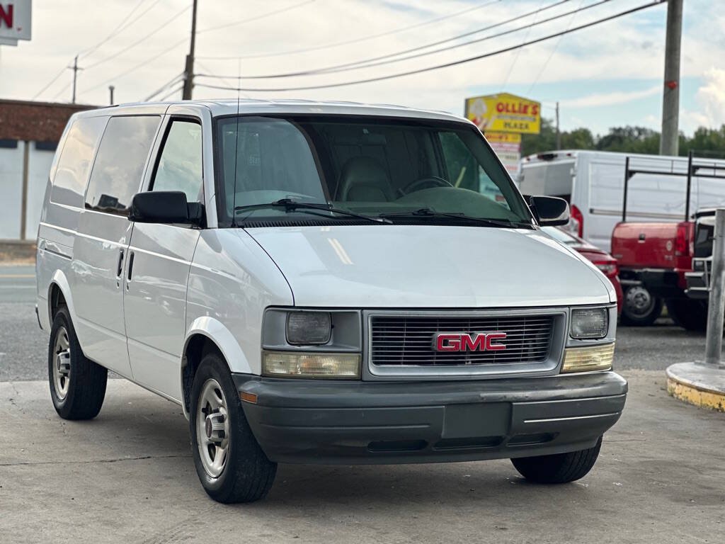 Used 2005 GMC Safari w/ Convenience Package RWD image 1