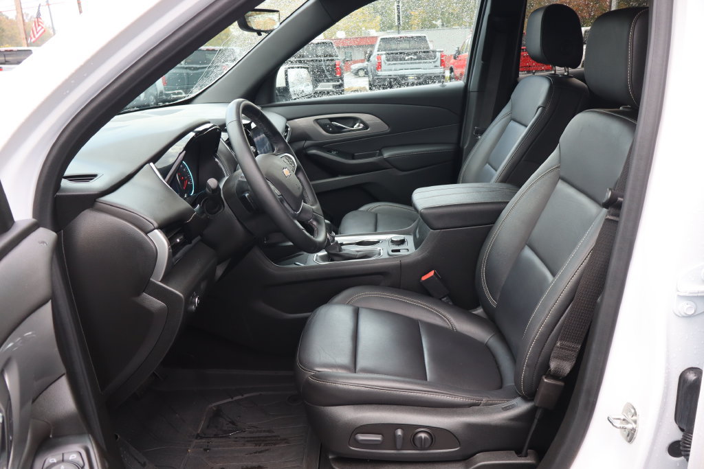 Used 2023 Chevrolet Traverse LT w/ LT Premium Package AWD/4WD image 4