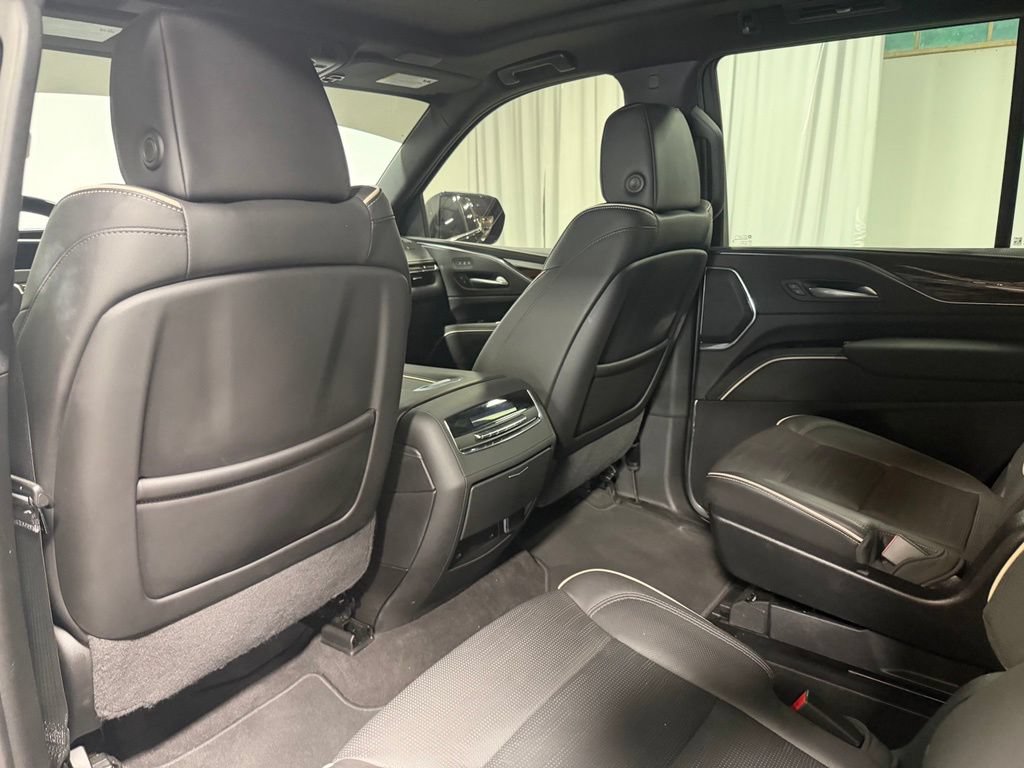 Used 2024 Cadillac Escalade Premium Luxury AWD/4WD image 25