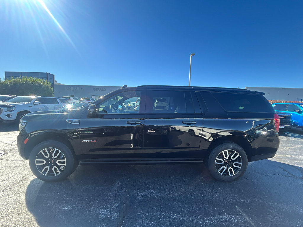 Certified 2023 GMC Yukon XL AT4 w/ AT4 Premium Package AWD/4WD image 11
