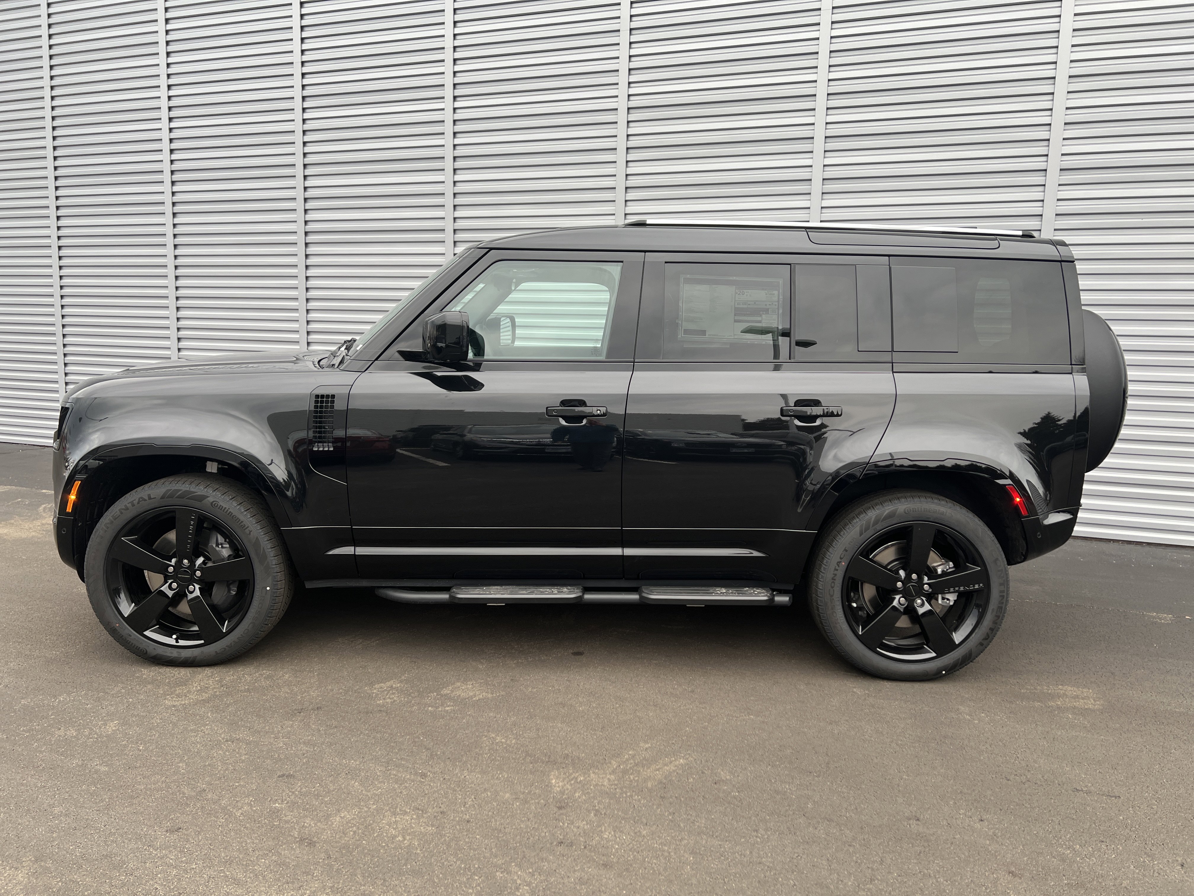 New 2026 Land Rover Defender 110 X-Dynamic SE AWD/4WD image 2