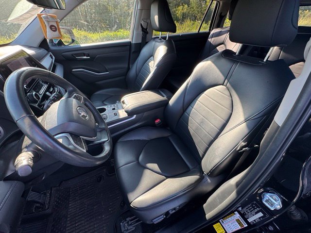 Used 2023 Toyota Highlander XLE FWD image 13