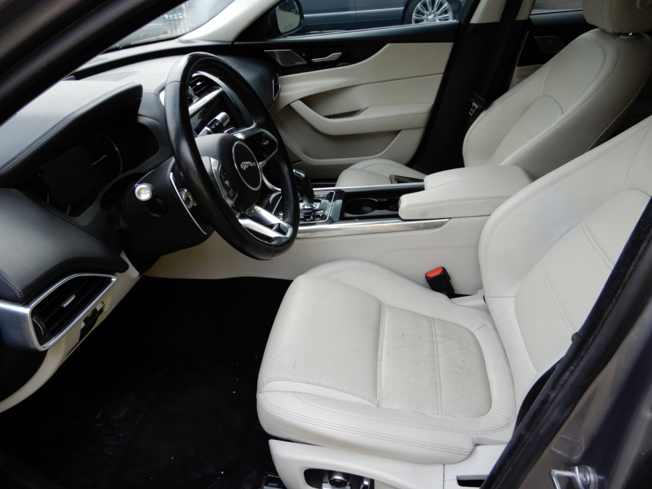 Used 2020 Jaguar XE S image 10