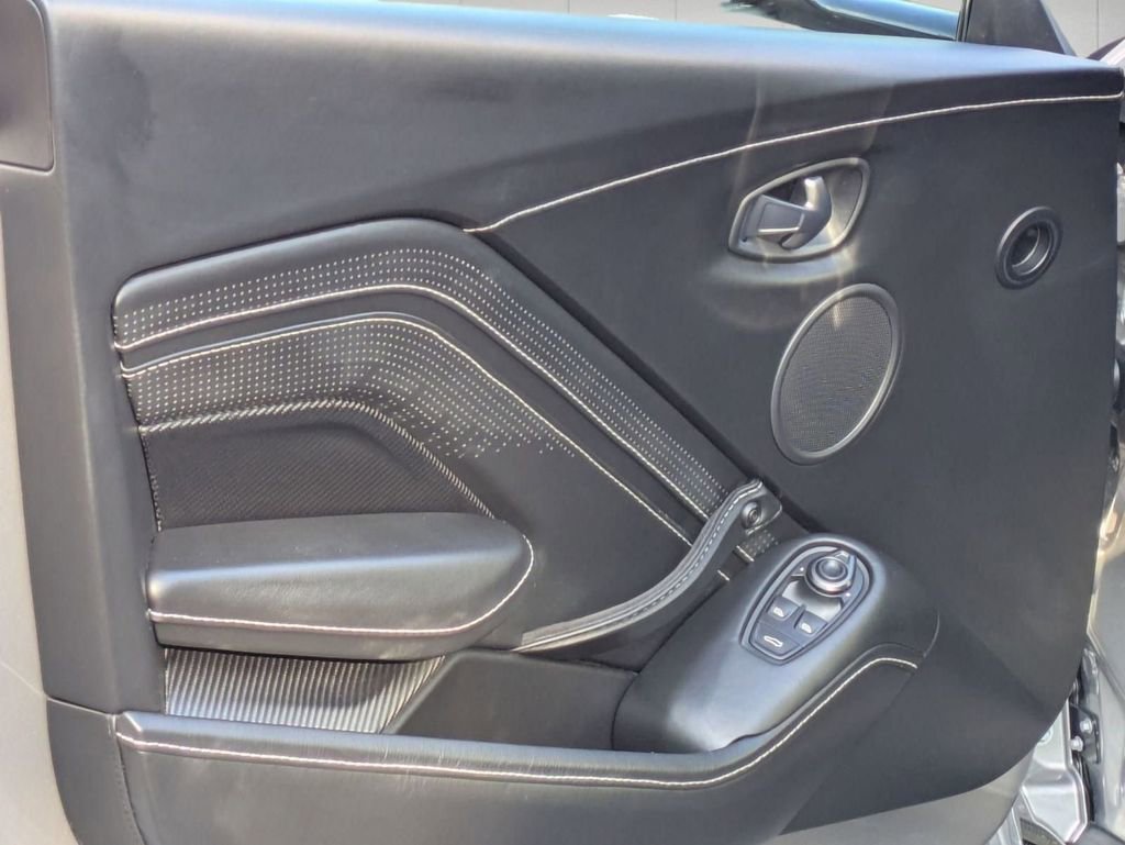 Used 2019 Aston Martin V8 Vantage Coupe image 15