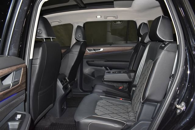 Used 2024 Volkswagen Atlas SEL Premium R-Line image 30