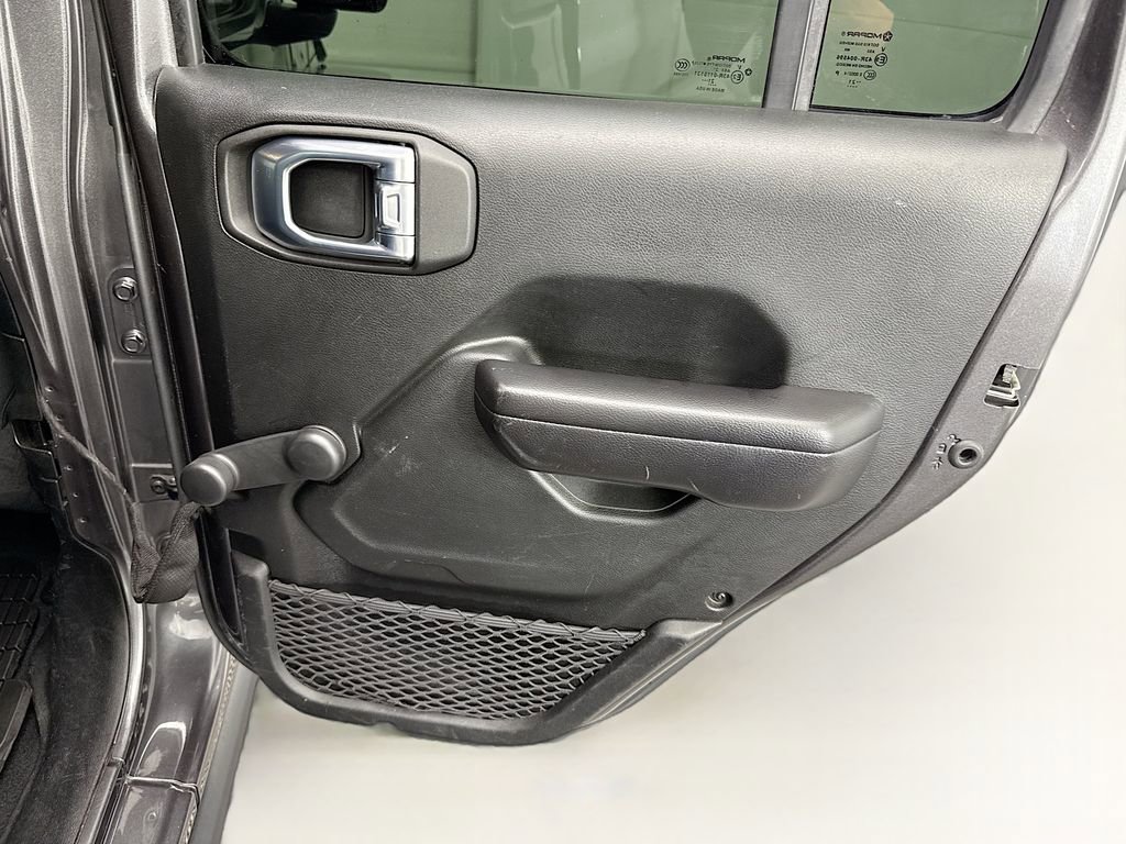 Used 2021 Jeep Gladiator Sport image 25