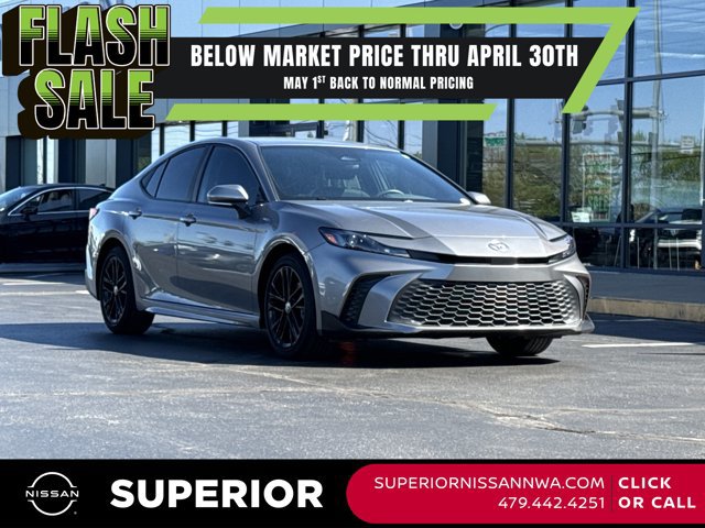 Used 2025 Toyota Camry SE FWD image 1