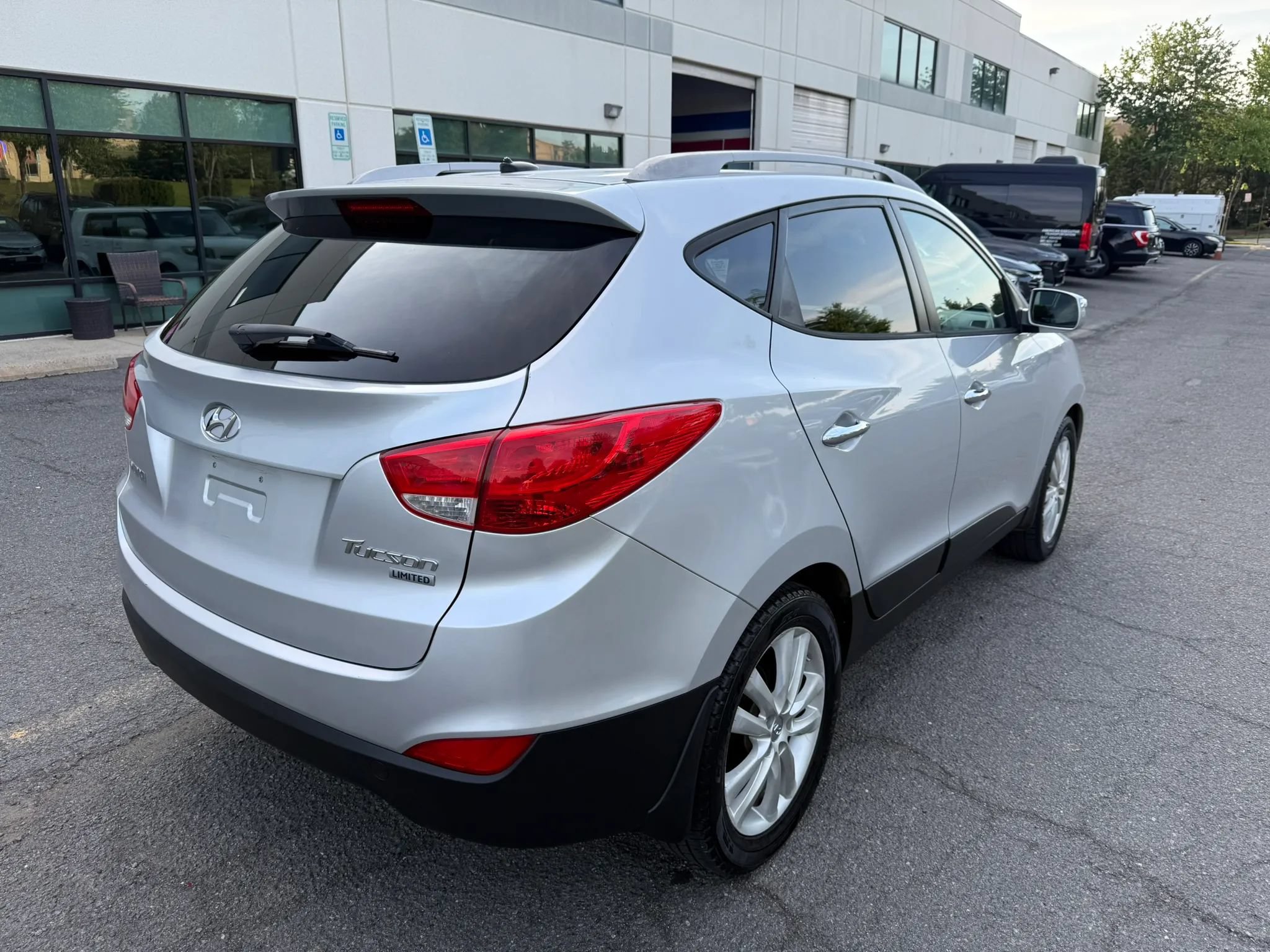 Used 2012 Hyundai Tucson Limited FWD image 3