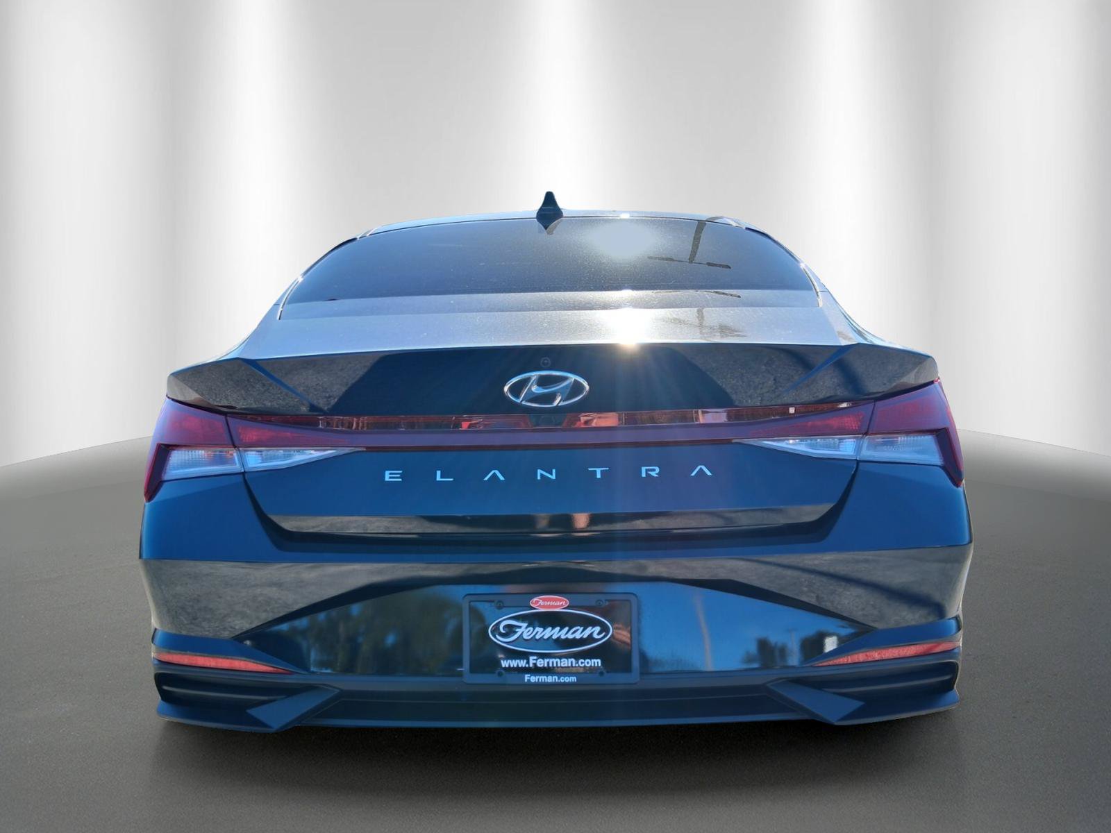 Used 2023 Hyundai Elantra SEL w/ Cargo Package FWD image 6
