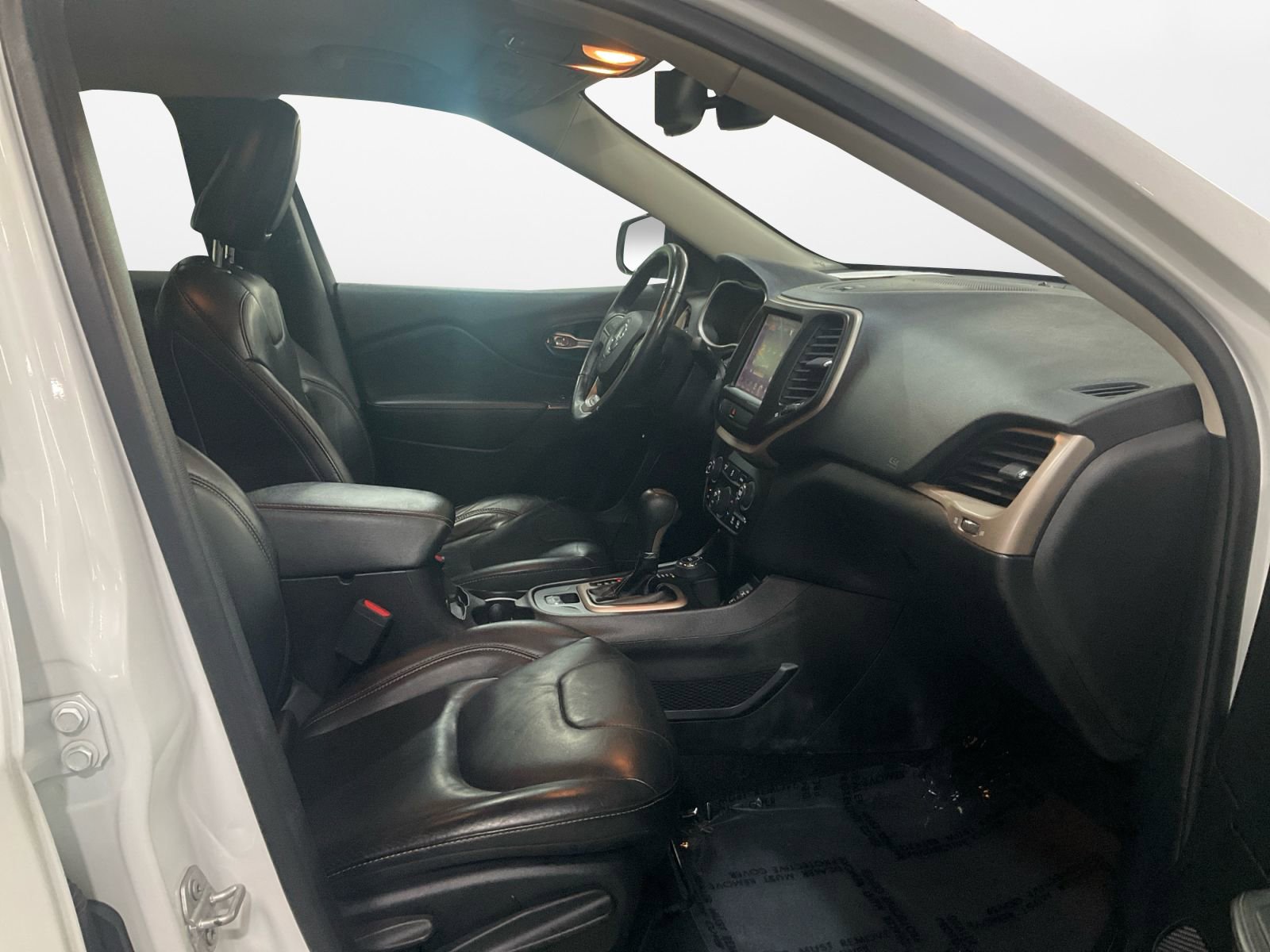 Used 2017 Jeep Cherokee Limited AWD/4WD image 15
