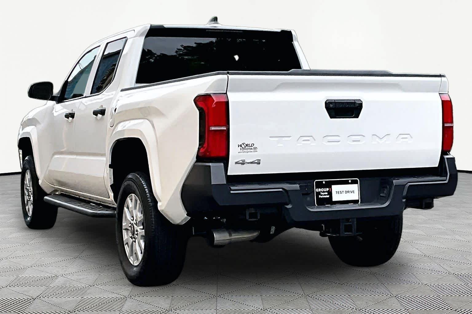 Certified 2024 Toyota Tacoma SR AWD/4WD image 12