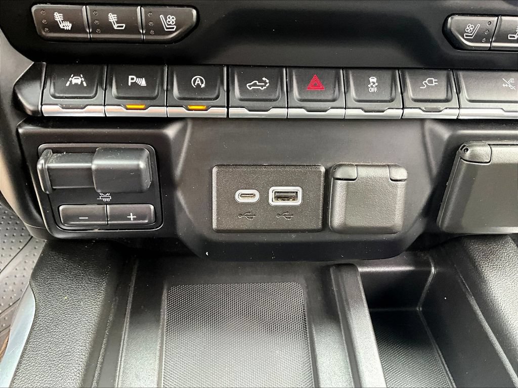Used 2019 Chevrolet Silverado 1500 High Country w/ Technology Package AWD/4WD image 18