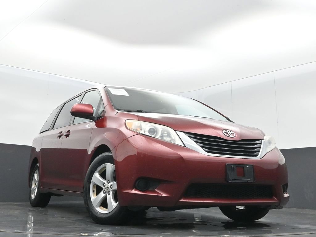 Used 2012 Toyota Sienna LE w/ Towing Pkg image 24
