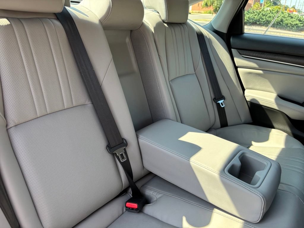 Used 2018 Honda Accord Touring image 30