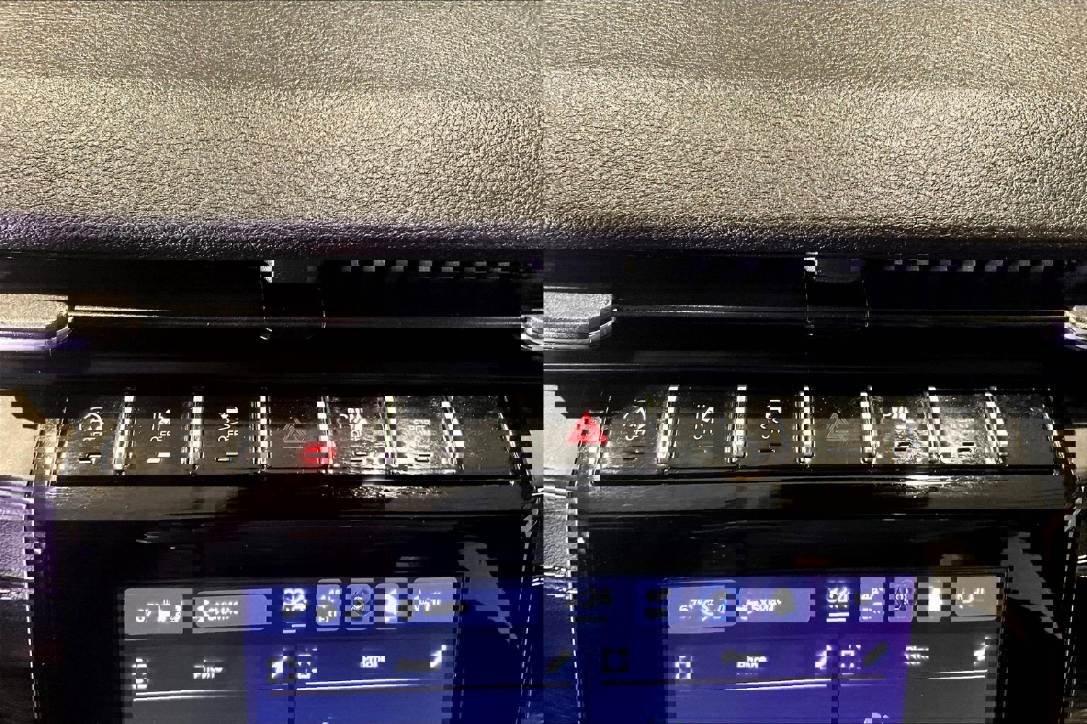 Used 2024 Jeep Grand Cherokee L Laredo image 16