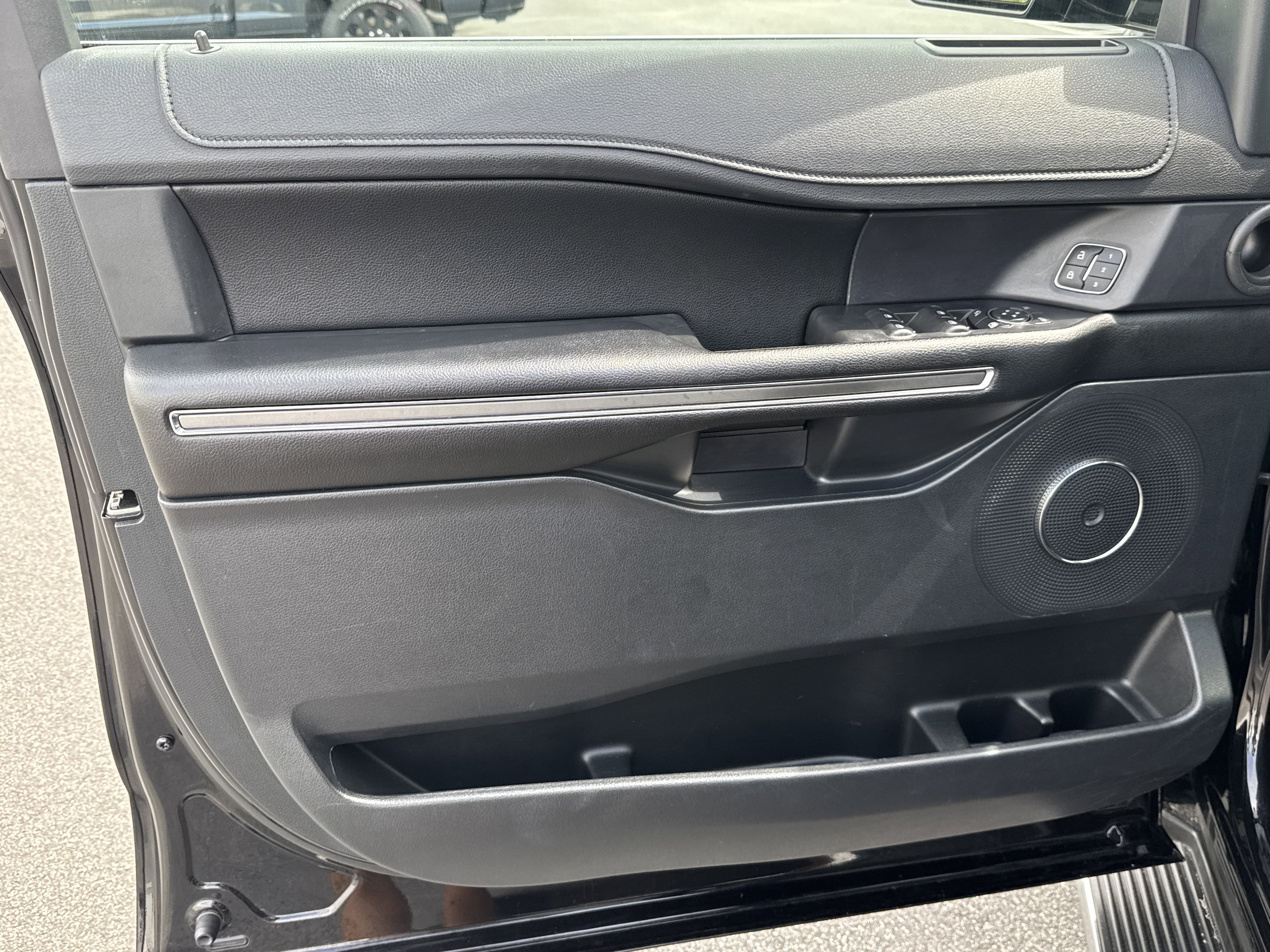 Used 2021 Ford Expedition XLT image 17