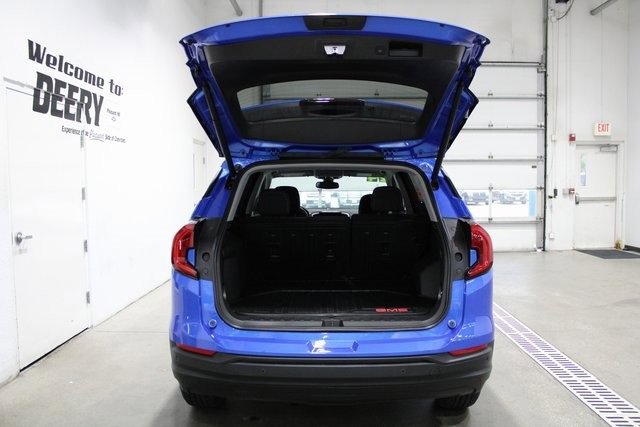 Used 2024 GMC Terrain SLE w/ Driver Convenience Package image 20