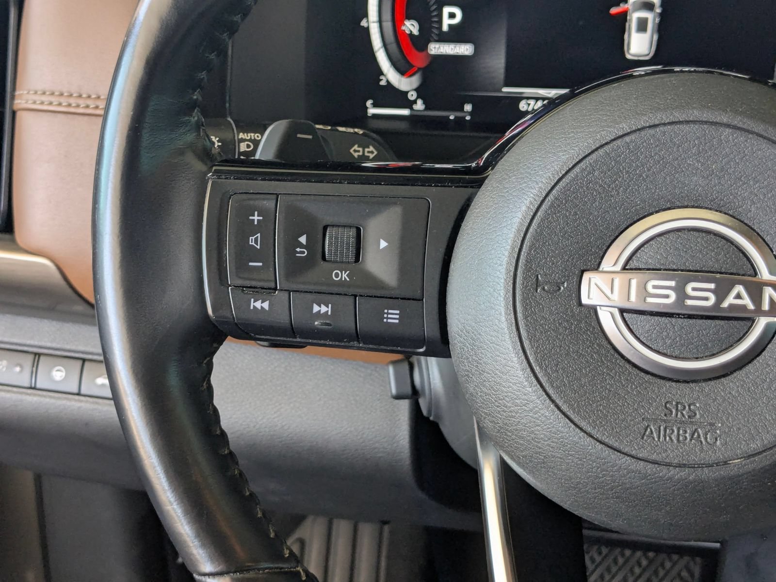 Used 2022 Nissan Pathfinder Platinum w/ Cargo Package FWD image 16