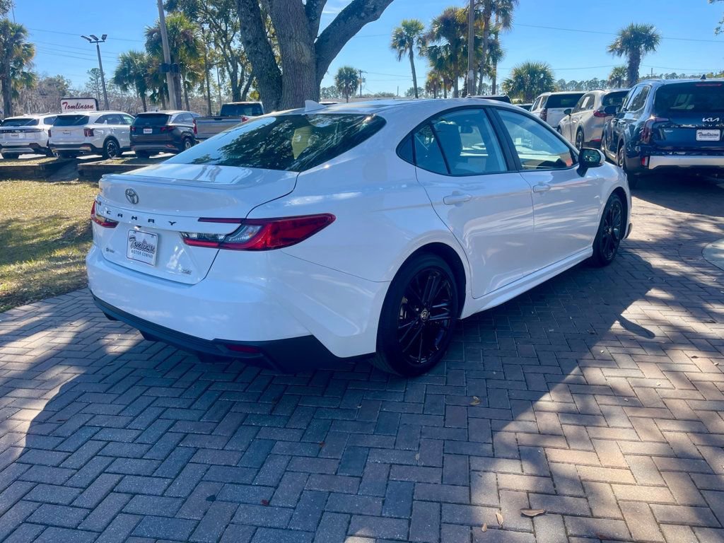 Used 2025 Toyota Camry SE image 5