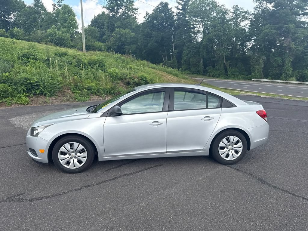 Used 2013 Chevrolet Cruze LS FWD image 6