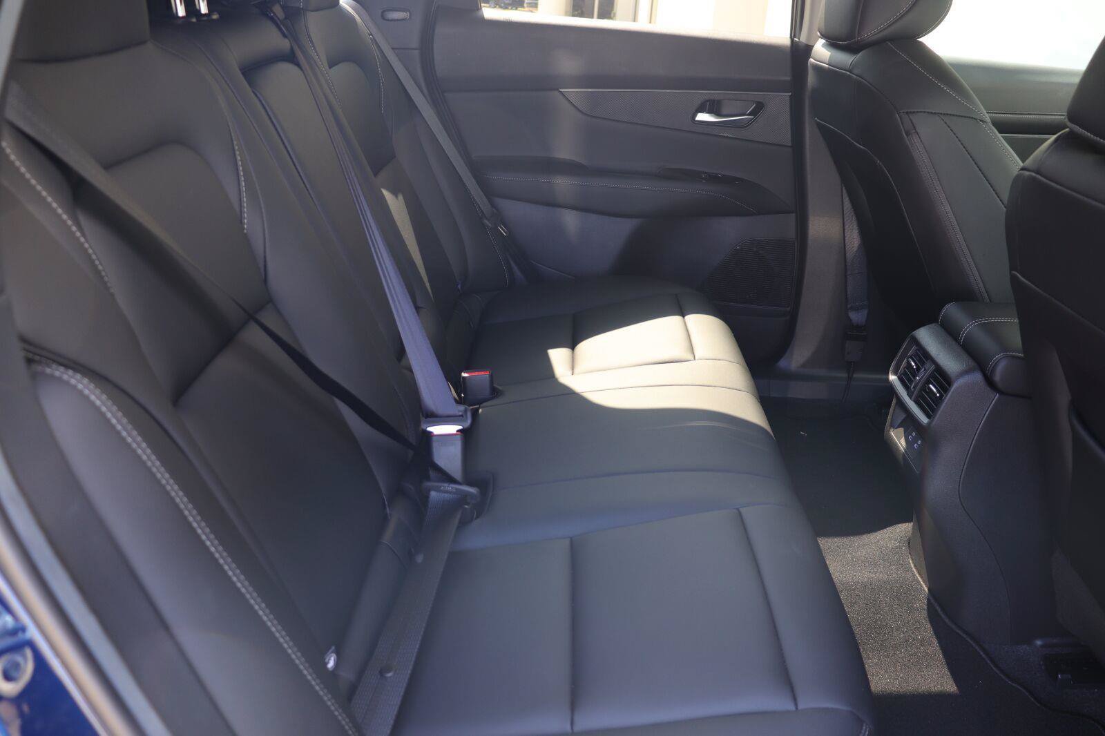 Used 2025 Nissan Murano SV AWD/4WD image 21