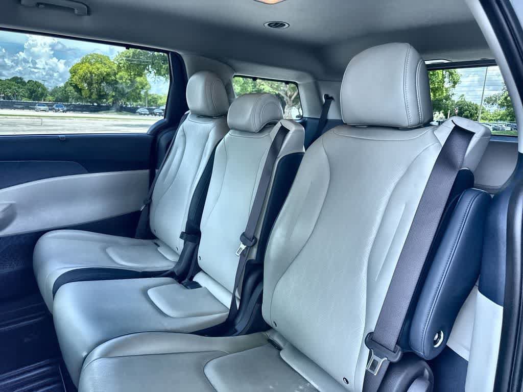Certified 2025 Kia Carnival EX FWD image 22