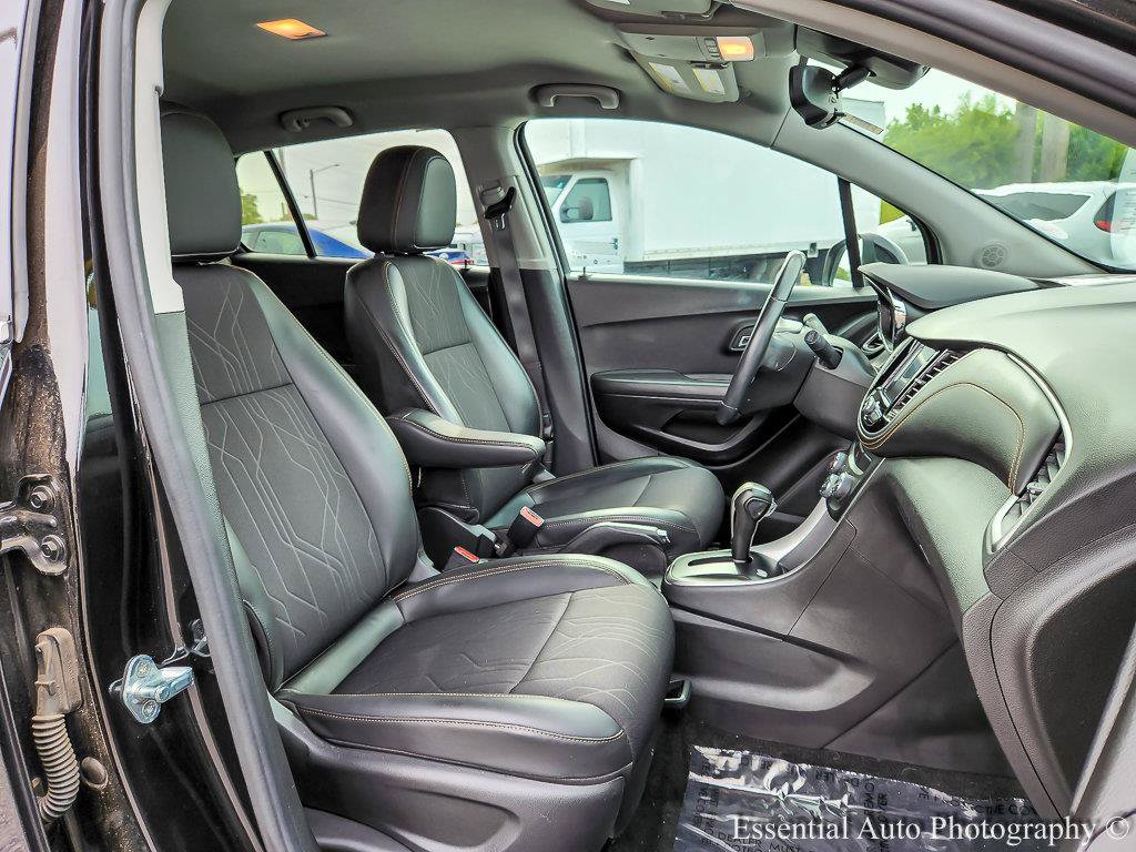 Used 2020 Chevrolet Trax LT w/ LT Convenience Package AWD/4WD image 29