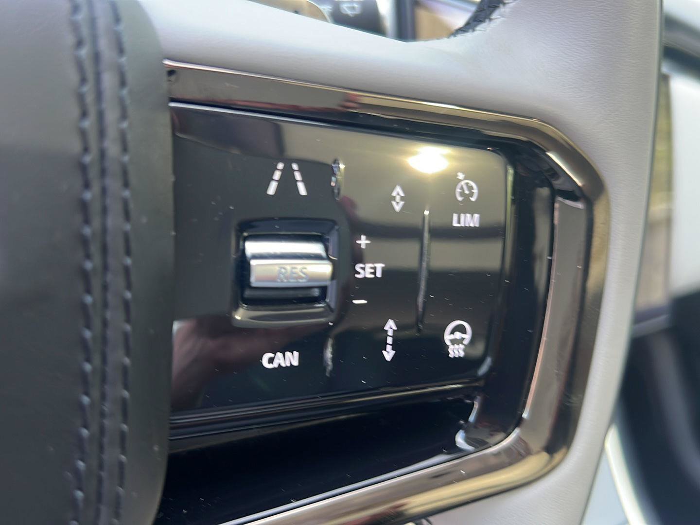 Certified 2024 Land Rover Range Rover Velar S AWD/4WD image 11