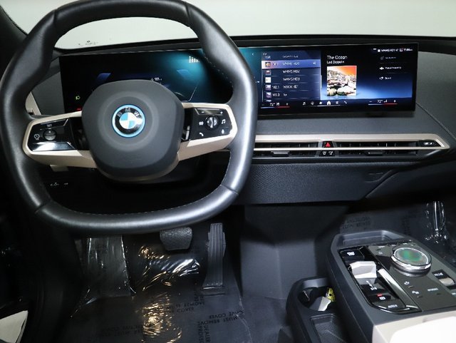 Used 2024 BMW iX xDrive50 w/ Premium Package AWD/4WD image 29