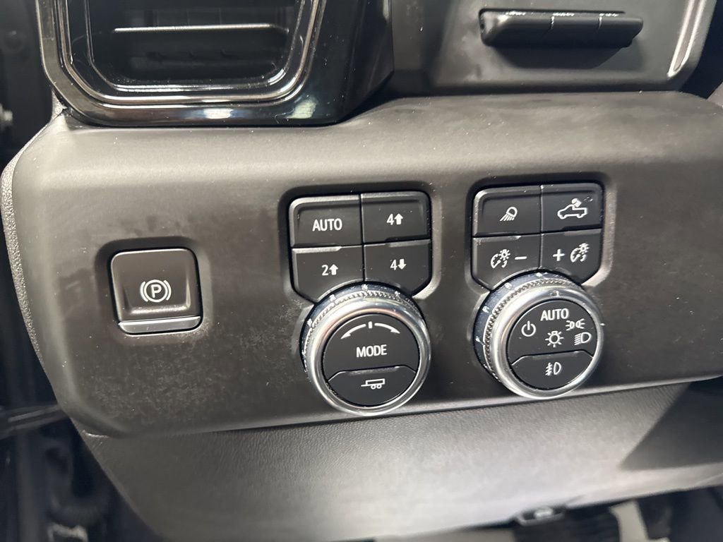 Used 2023 GMC Sierra 1500 AT4 w/ Technology Package image 10