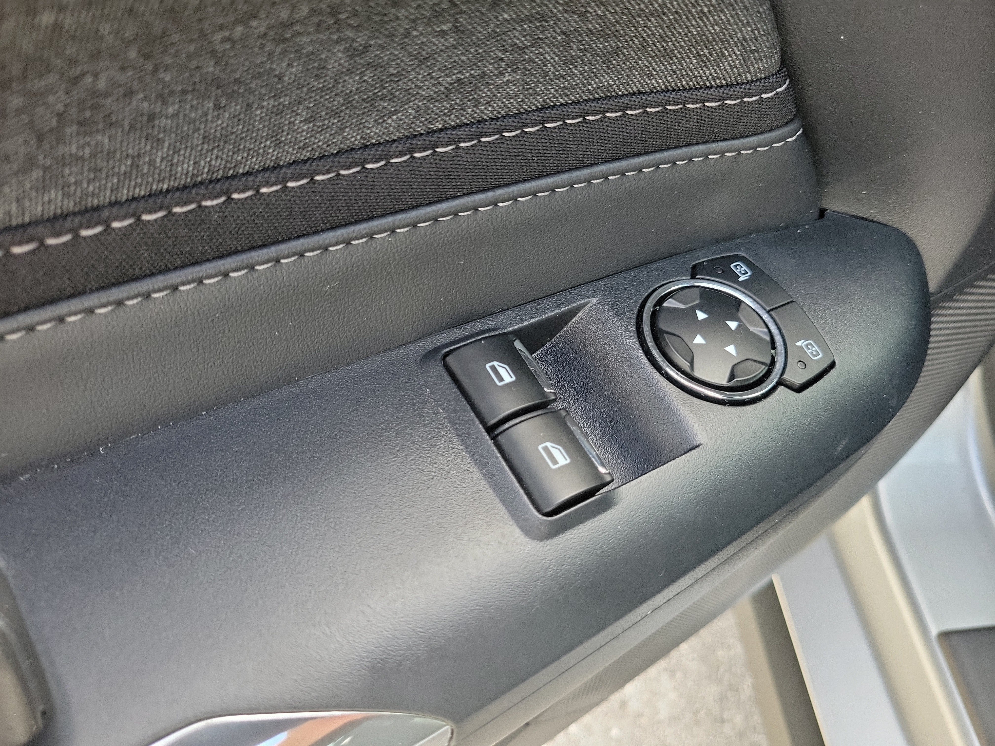 Used 2025 Ford Mustang Coupe RWD image 11