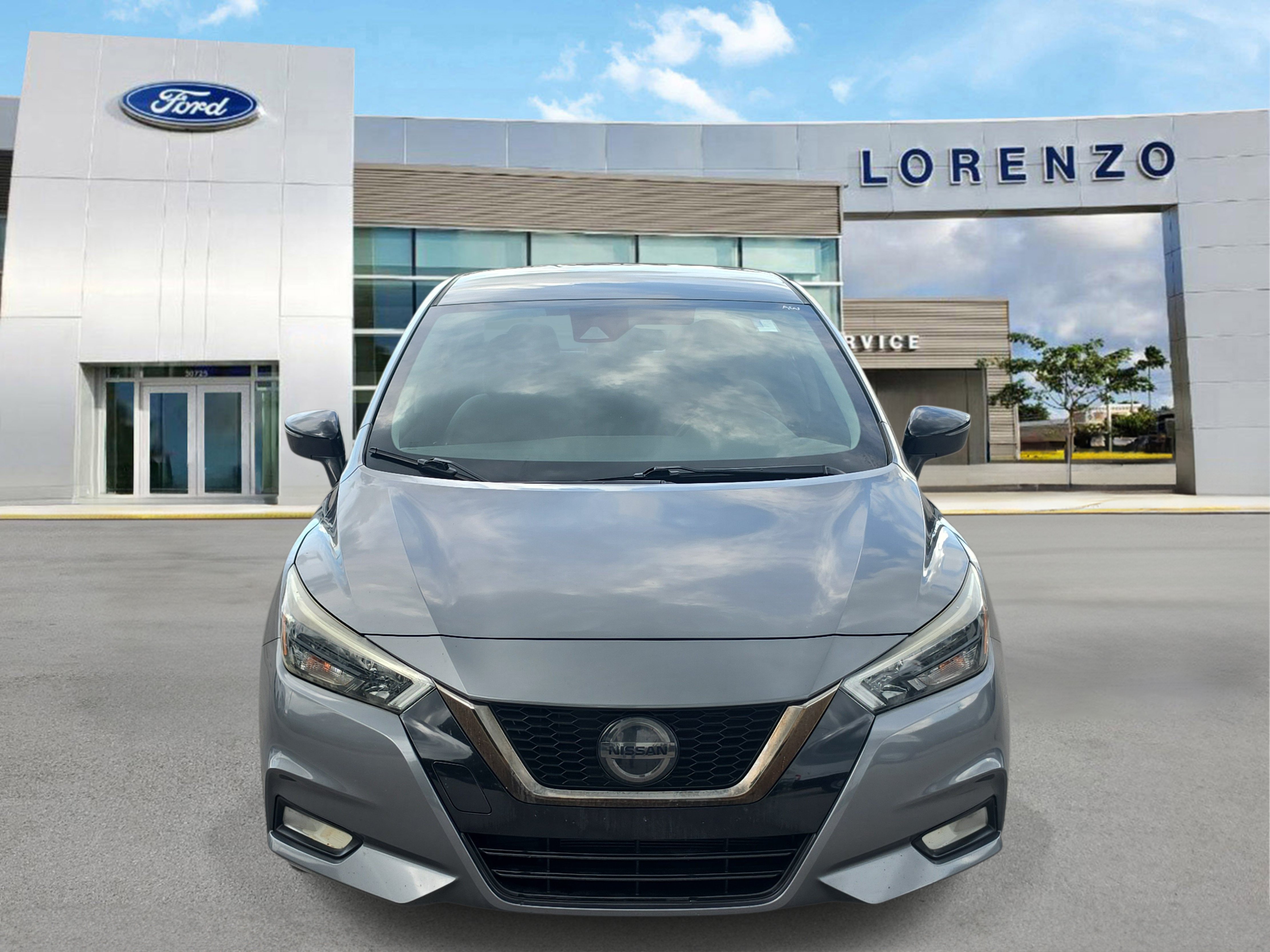 Used 2020 Nissan Versa SR FWD image 2