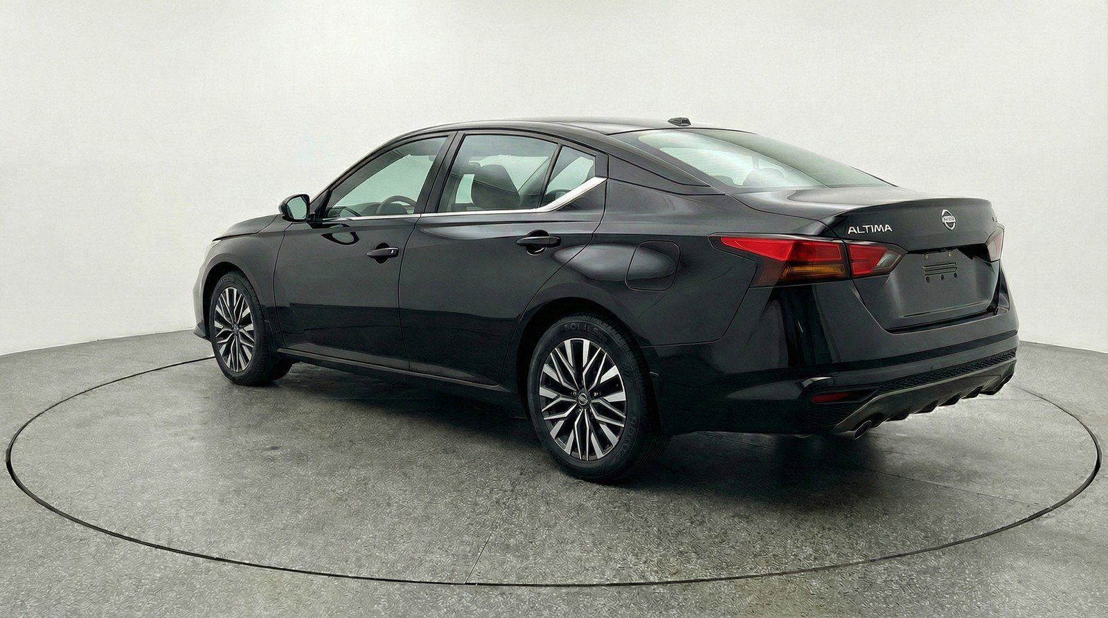 Used 2025 Nissan Altima 2.5 SV image 6