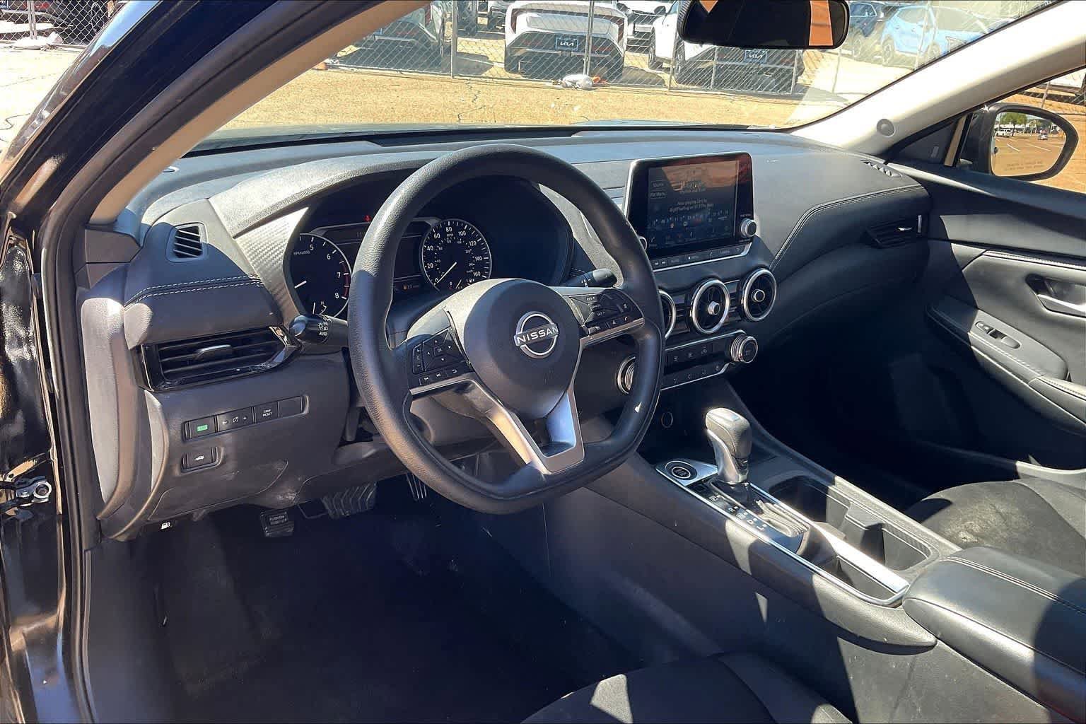 Used 2024 Nissan Sentra SV FWD image 2