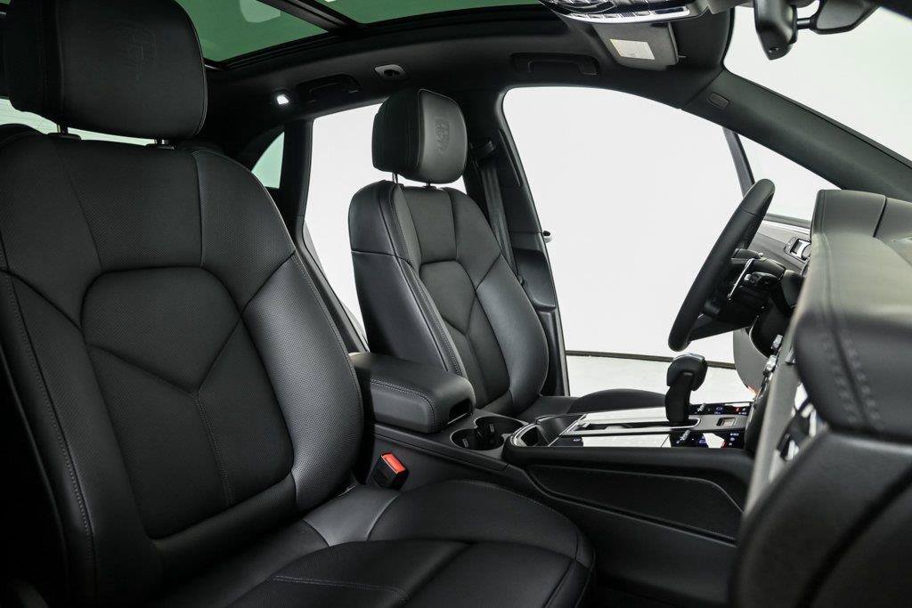 New 2026 Porsche Macan AWD/4WD image 23