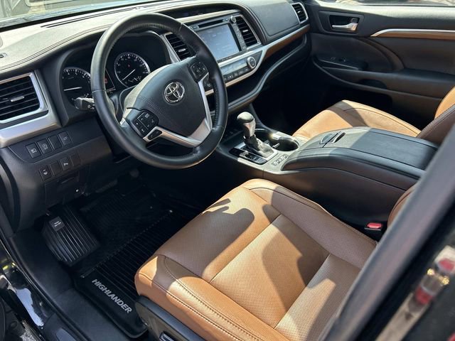 Used 2017 Toyota Highlander Limited image 15