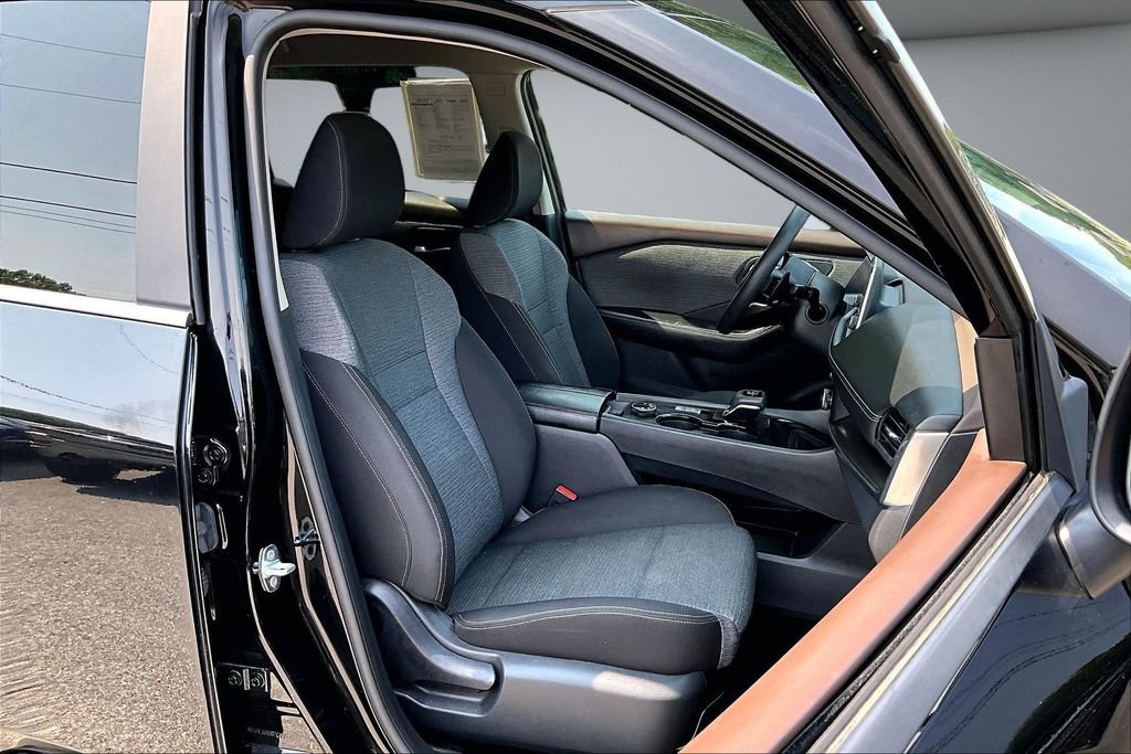 Used 2023 Nissan Rogue SV AWD/4WD image 29